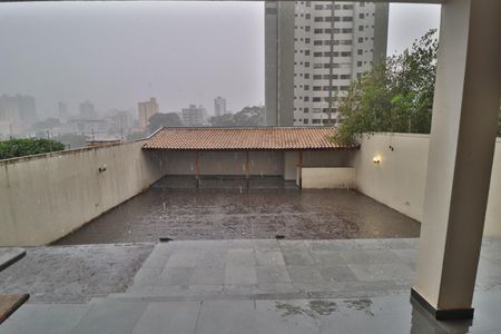 Casa para alugar com 360m², 4 quartos e 4 vagasQuintal