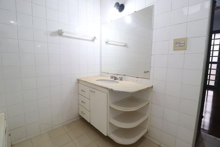 Casa para alugar com 360m², 4 quartos e 4 vagasBanheiro do Quarto 1