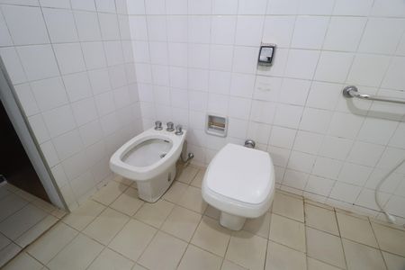 Casa para alugar com 360m², 4 quartos e 4 vagasBanheiro do Quarto 1