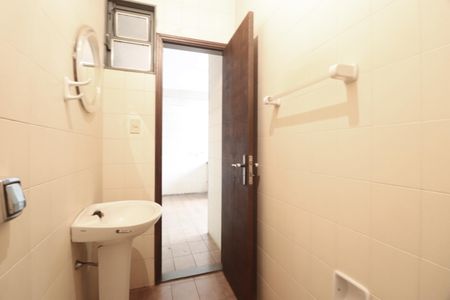 Casa para alugar com 360m², 4 quartos e 4 vagasBanheiro de serviço