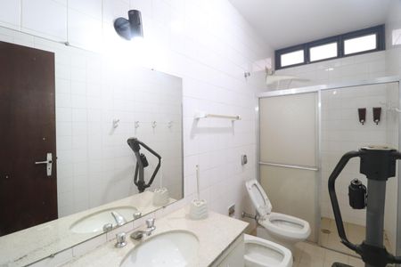 Casa para alugar com 360m², 4 quartos e 4 vagasBanheiro Social