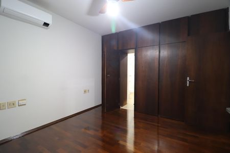 Casa para alugar com 360m², 4 quartos e 4 vagasQuarto 1 - Suíte