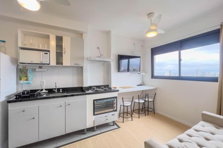 Sala e cozinha de apartamento para alugar com 1 quarto, 30m² em Sé, São Paulo