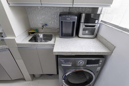 Apartamento à venda com 75m², 3 quartos e 2 vagas Apartamento à venda com 75m², 3 quartos e 2 vagasCozinha e Área de Serviço