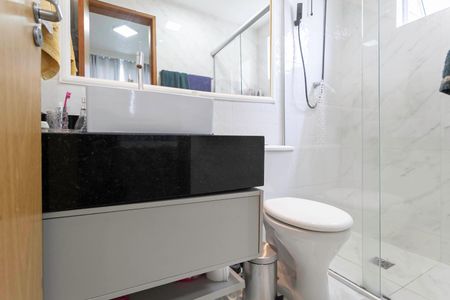 Apartamento à venda com 75m², 3 quartos e 2 vagas Apartamento à venda com 75m², 3 quartos e 2 vagasBanheiro da suíte