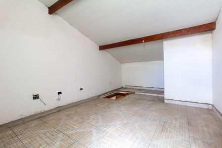Casa para alugar com 169m², 3 quartos e 5 vagasSótão