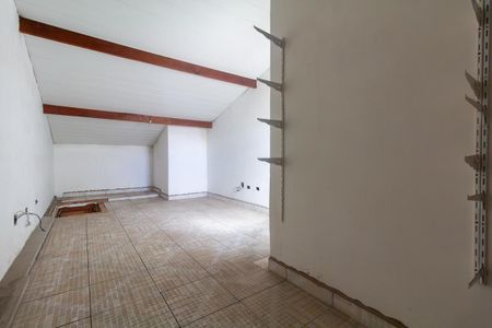 Casa para alugar com 169m², 3 quartos e 5 vagasSótão