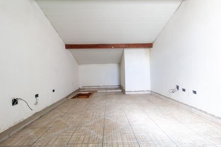 Casa para alugar com 169m², 3 quartos e 5 vagasSótão