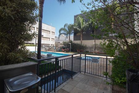 Apartamento à venda com 49m², 2 quartos e 1 vaga Apartamento à venda com 49m², 2 quartos e 1 vagaÁrea comum - Piscina