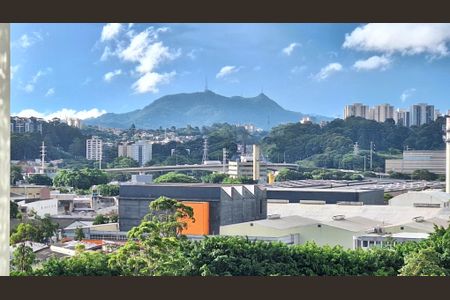 Vista de apartamento à venda com 2 quartos, 62m² em Vila Anastácio, São Paulo