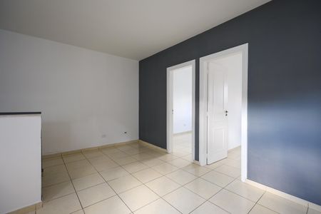 Sala de casa para alugar com 2 quartos, 70m² em Jardim Saint Moritz, Taboão da Serra