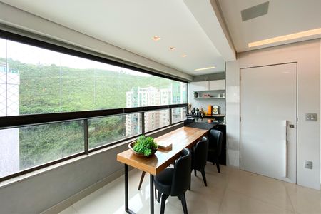 Varanda de apartamento à venda com 3 quartos, 108m² em Sion, Belo Horizonte