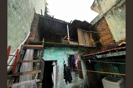 Casa à venda com 175m², 2 quartos e sem vaga Casa à venda com 175m², 2 quartos e sem vagaQuintal