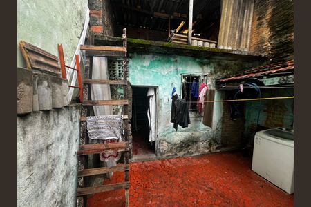 Casa à venda com 175m², 2 quartos e sem vaga Casa à venda com 175m², 2 quartos e sem vagaQuintal