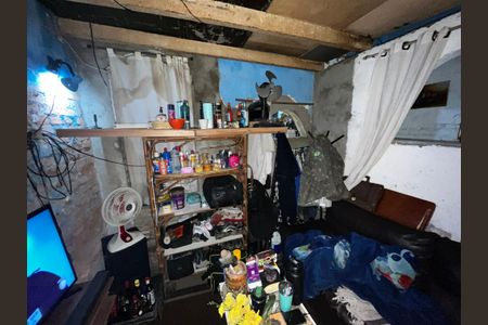 Casa à venda com 175m², 2 quartos e sem vaga Casa à venda com 175m², 2 quartos e sem vagaSala