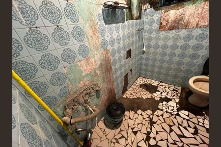 Casa à venda com 175m², 2 quartos e sem vaga Casa à venda com 175m², 2 quartos e sem vagaBanheiro