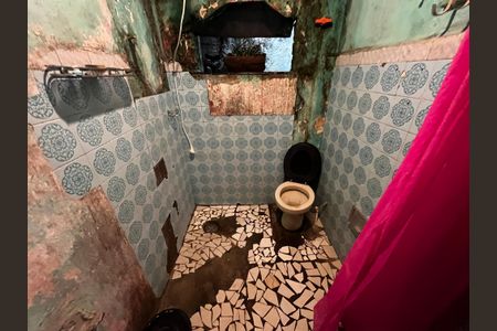 Casa à venda com 175m², 2 quartos e sem vaga Casa à venda com 175m², 2 quartos e sem vagaBanheiro