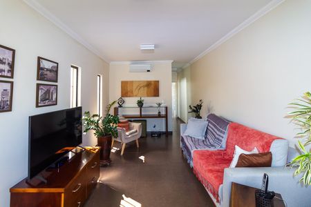 Casa à venda com 280m², 4 quartos e 5 vagasSala