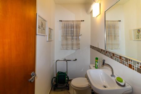 Casa à venda com 280m², 4 quartos e 5 vagasBanheiro de serviço