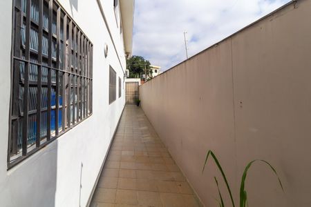 Casa à venda com 280m², 4 quartos e 5 vagasCorredor Externo