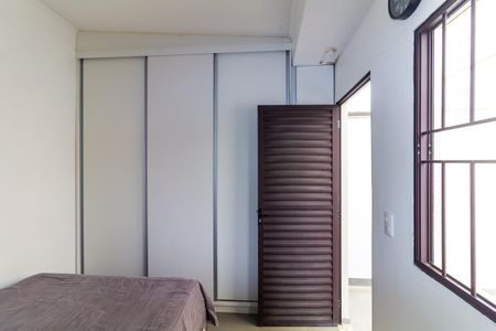 Casa à venda com 280m², 4 quartos e 5 vagasQuarto 3 - Suíte 1
