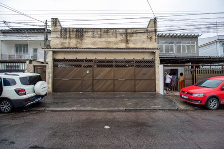 Casa para alugar com 250m², 4 quartos e 2 vagasFachada