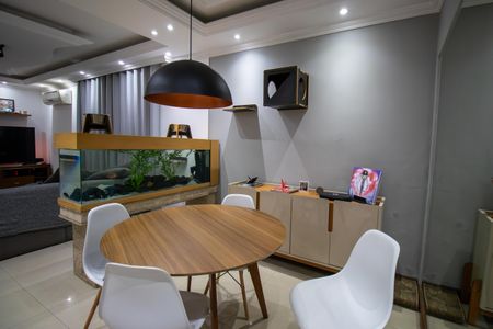 Casa para alugar com 250m², 4 quartos e 2 vagasSala