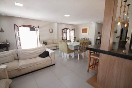 Casa para alugar com 275m², 4 quartos e 3 vagasSala