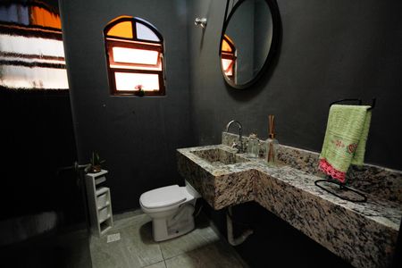 Banheiro Social de casa para alugar com 4 quartos, 275m² em Balneario Flórida, Praia Grande