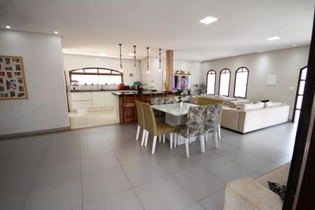 Casa para alugar com 275m², 4 quartos e 3 vagasSala