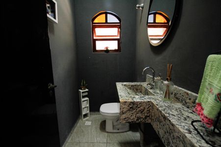 Banheiro Social de casa para alugar com 4 quartos, 275m² em Balneario Flórida, Praia Grande