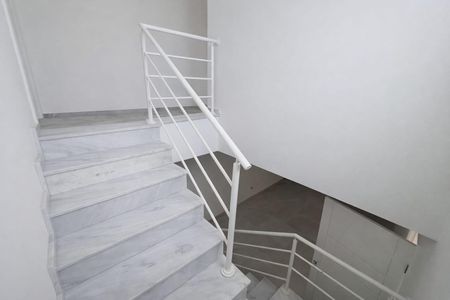 Casa à venda com 130m², 3 quartos e 4 vagasEscada