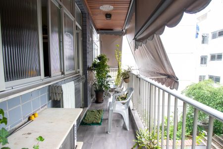 Apartamento à venda com 107m², 3 quartos e 1 vaga Apartamento à venda com 107m², 3 quartos e 1 vagaVaranda