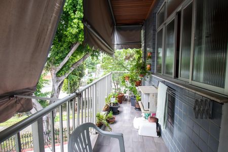 Apartamento à venda com 107m², 3 quartos e 1 vaga Apartamento à venda com 107m², 3 quartos e 1 vagaVaranda