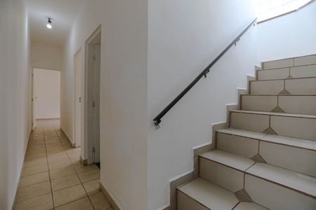 Casa para alugar com 115m², 3 quartos e 2 vagas Casa para alugar com 115m², 3 quartos e 2 vagasEscada