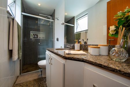 Apartamento à venda com 145m², 4 quartos e 2 vagas Apartamento à venda com 145m², 4 quartos e 2 vagasBANHEIRO1