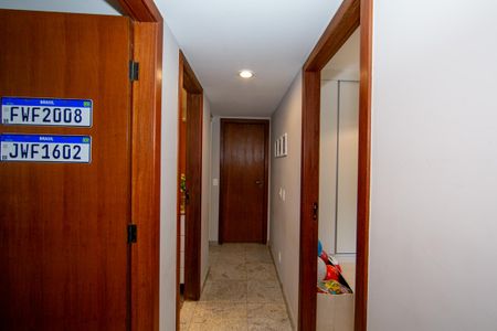 Apartamento à venda com 145m², 4 quartos e 2 vagas Apartamento à venda com 145m², 4 quartos e 2 vagasCORREDOR