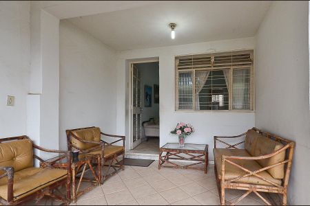 Casa à venda com 420m², 6 quartos e 3 vagasEntrada casa 1