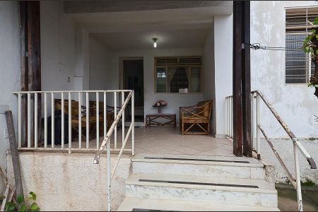 Casa à venda com 420m², 6 quartos e 3 vagasEntrada casa 1