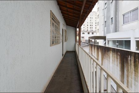 Casa à venda com 420m², 6 quartos e 3 vagasEntrada casa 2