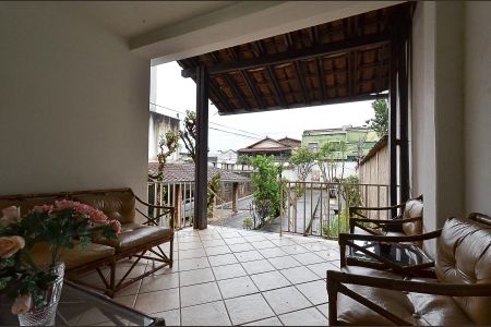 Casa à venda com 420m², 6 quartos e 3 vagasEntrada casa 1