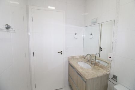 Casa de condomínio para alugar com 239m², 4 quartos e 4 vagasBanheiro da Suíte 2