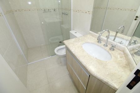 Casa de condomínio para alugar com 239m², 4 quartos e 4 vagasBanheiro da Suíte 4