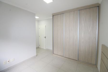 Casa de condomínio para alugar com 239m², 4 quartos e 4 vagasSuíte 3