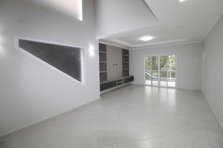 Casa de condomínio para alugar com 239m², 4 quartos e 4 vagasSala