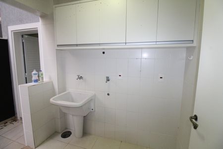 Casa de condomínio para alugar com 239m², 4 quartos e 4 vagasÁrea de Serviço