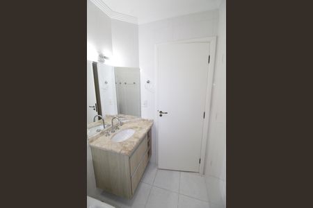 Casa de condomínio para alugar com 239m², 4 quartos e 4 vagasBanheiro da Suíte 3