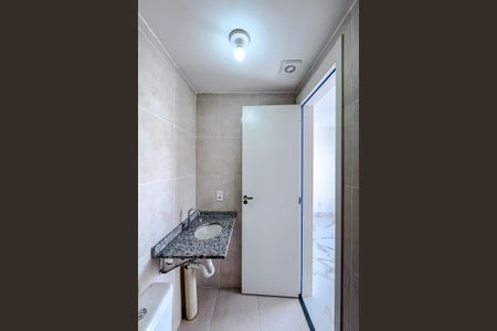 Apartamento para alugar com 38m², 2 quartos e sem vaga Apartamento para alugar com 38m², 2 quartos e sem vagaBanheiro
