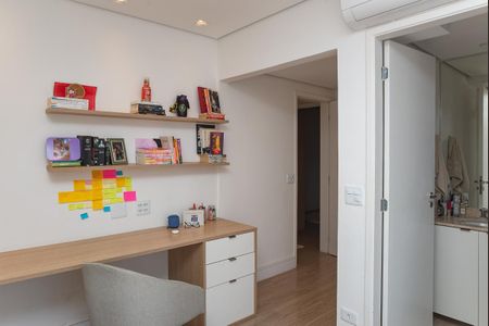 Apartamento à venda com 177m², 3 quartos e 3 vagas Apartamento à venda com 177m², 3 quartos e 3 vagasQuarto 3 Suíte
