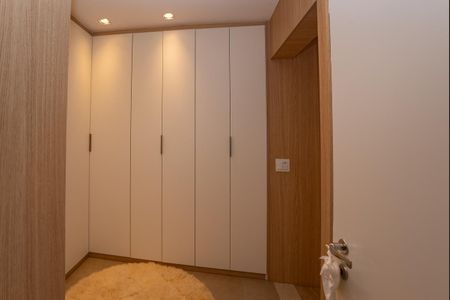 Apartamento à venda com 177m², 3 quartos e 3 vagas Apartamento à venda com 177m², 3 quartos e 3 vagasCloset Quarto 2 Suíte Master